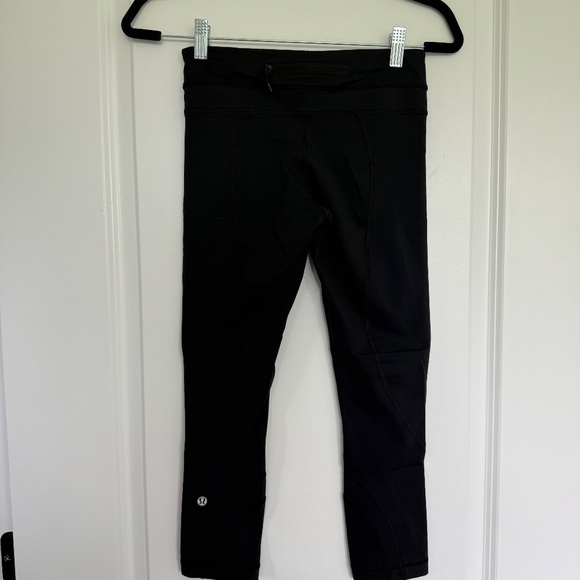 Lululemon Run Inspire Crop Leggings (1st Edition) in Black size 4 - Picture 7 of 9